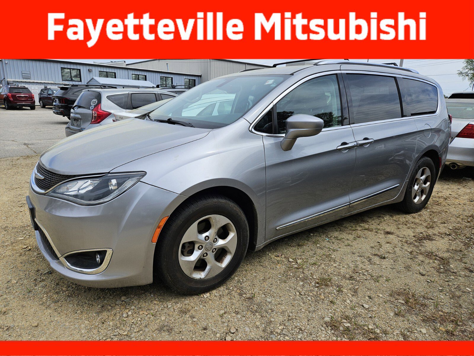 Used 2017 Chrysler Pacifica Touring-L Plus image 9