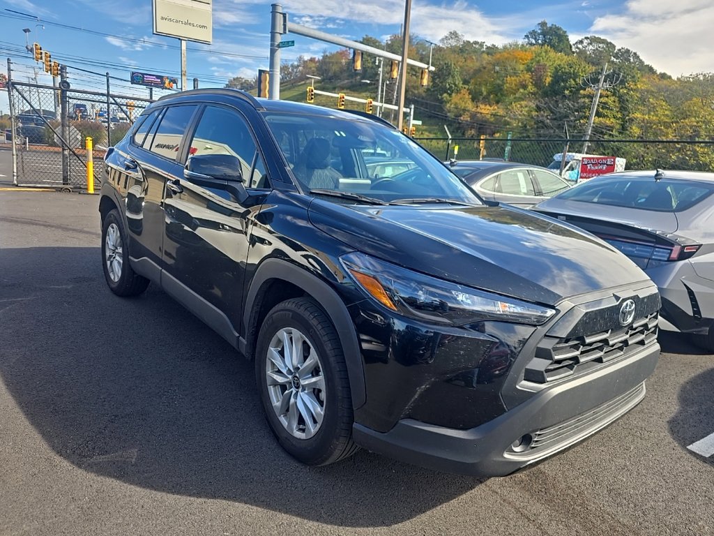 Used 2026 Toyota Corolla Cross LE FWD image 2