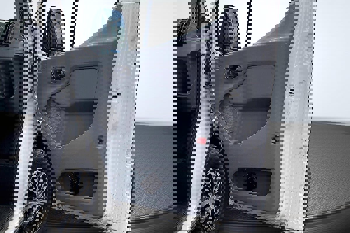 Used 2016 Ford Transit 250 130 Low Roof w/ Exterior Upgrade Package image 24