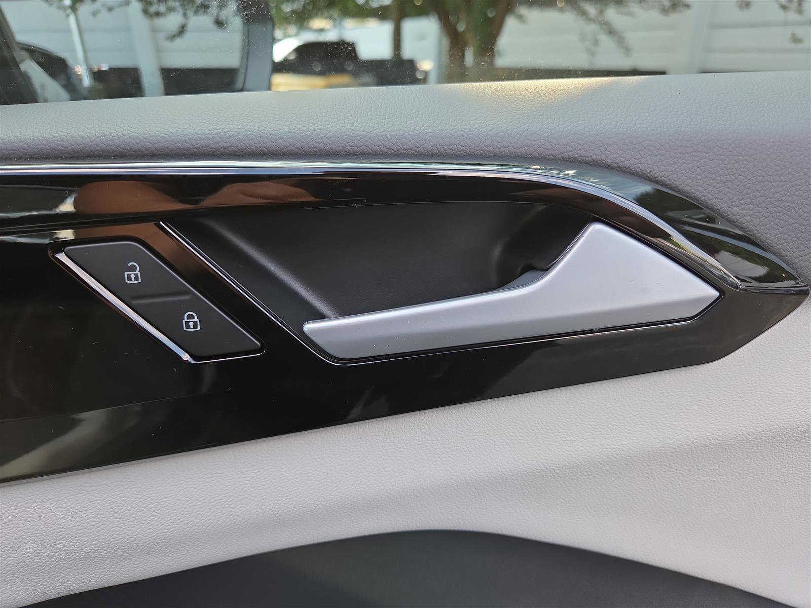 Certified 2025 Volkswagen Taos S image 31