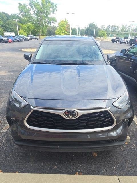 Used 2023 Toyota Highlander LE FWD image 10