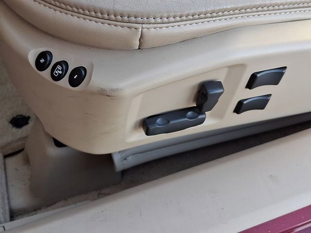 Used 2008 Cadillac XLR image 32