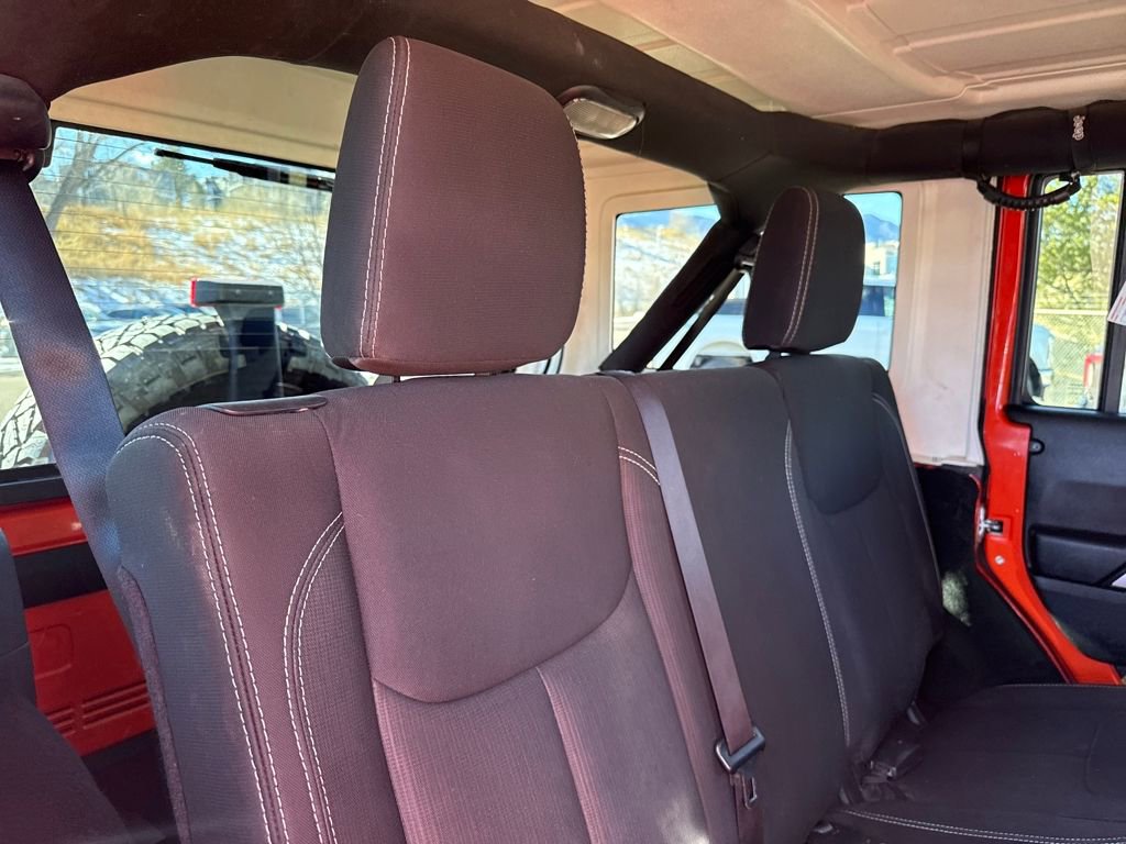 Used 2015 Jeep Wrangler Unlimited Sahara w/ Connectivity Group image 26