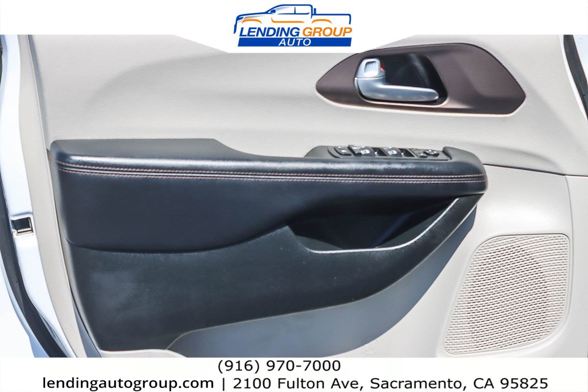 Used 2018 Chrysler Pacifica Touring-L Plus image 19