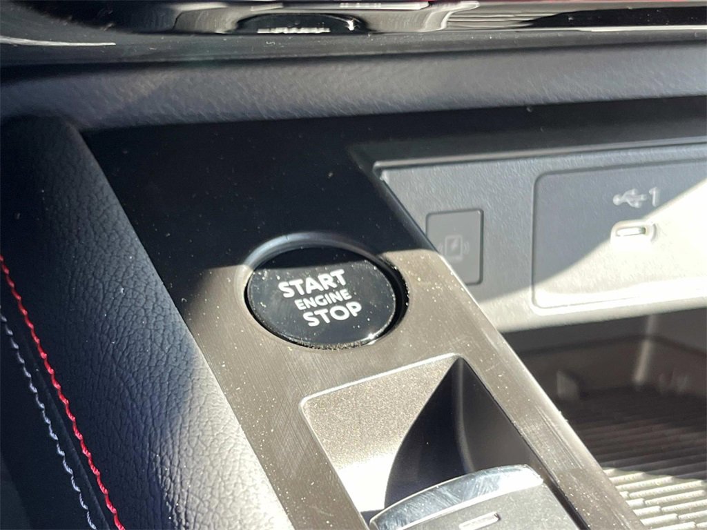 New 2025 Nissan Kicks SR image 29