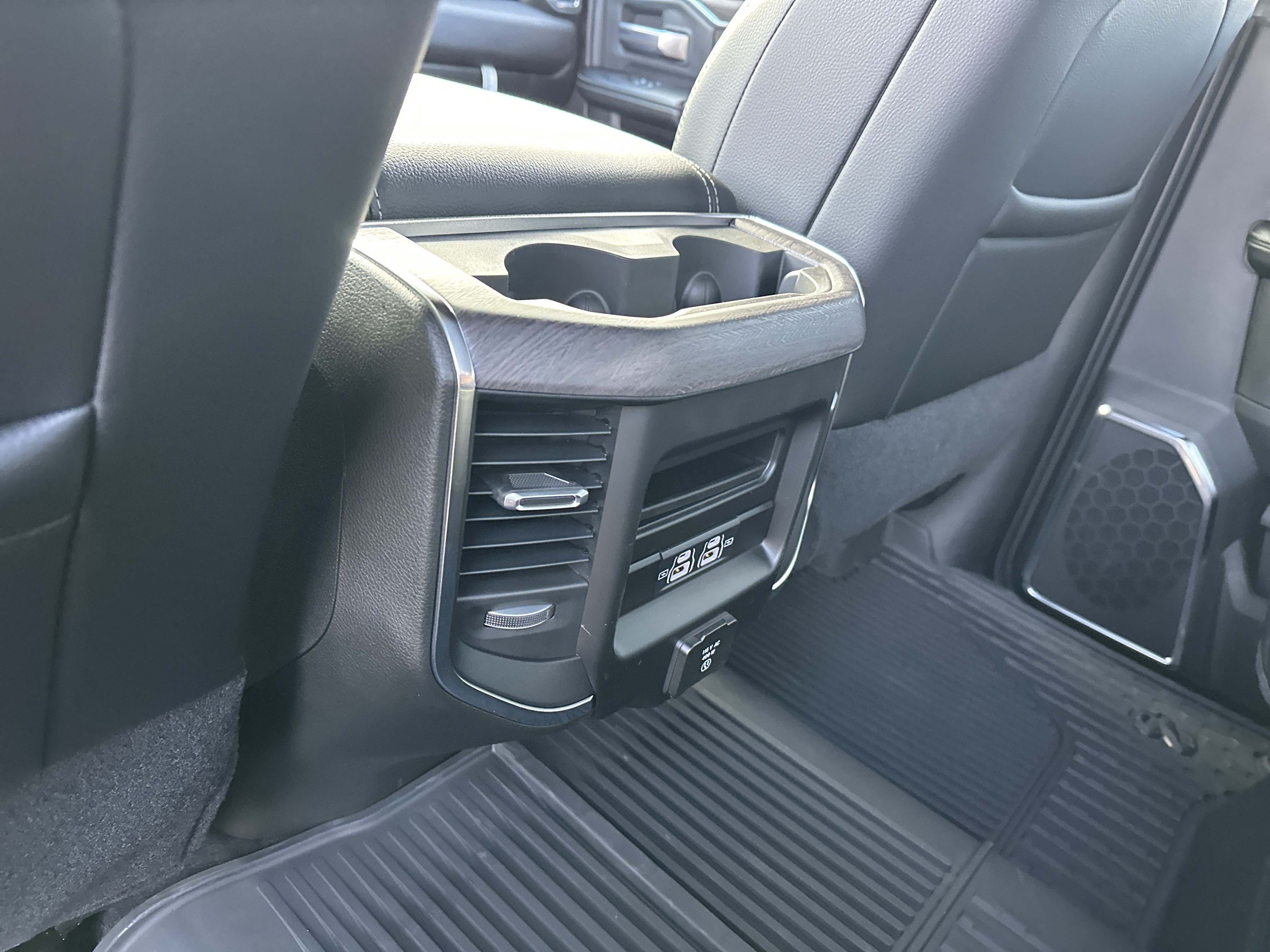 New 2026 RAM 2500 Laramie w/ Sport Appearance Package AWD/4WD image 14