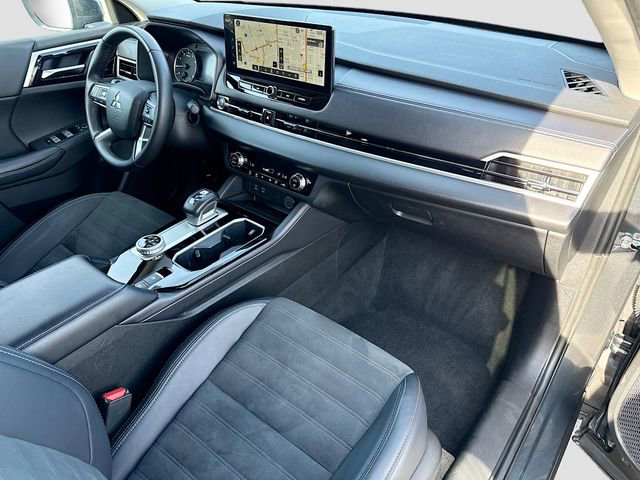 Used 2025 Mitsubishi Outlander SE FWD image 31
