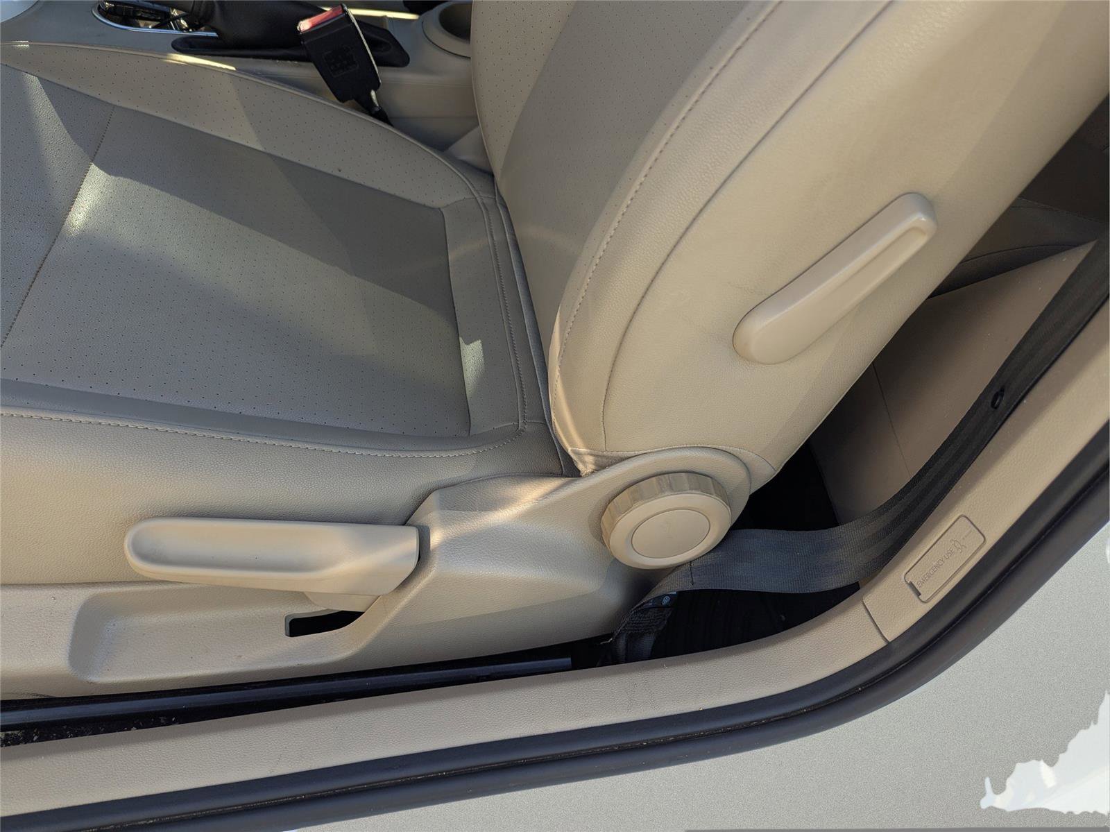 Used 2019 Volkswagen Beetle S image 15