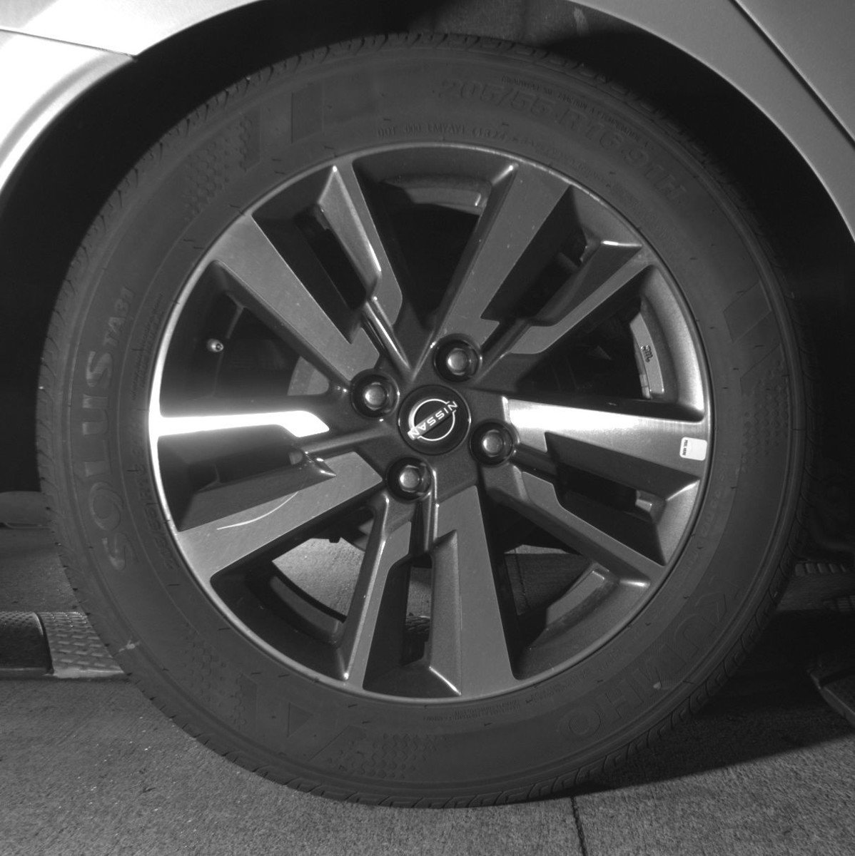 Used 2025 Nissan Versa SV image 15