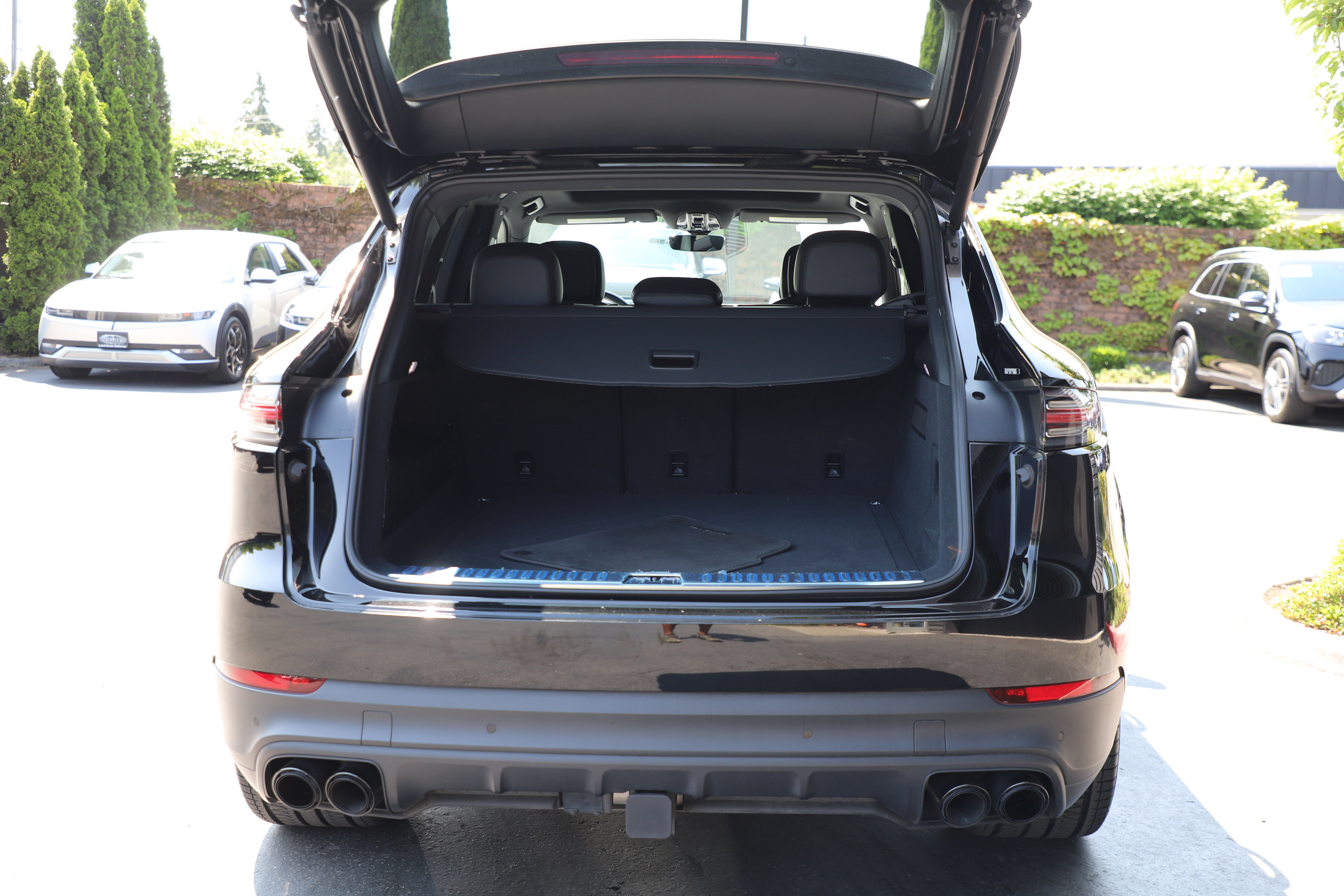 Used 2023 Porsche Cayenne Platinum Edition AWD/4WD image 11