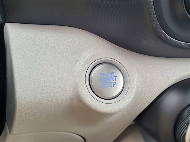 Used 2025 Hyundai Venue SEL image 19