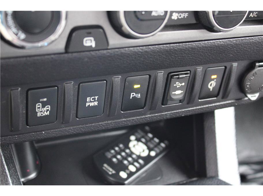 Used 2017 Toyota Tacoma TRD Off-Road w/ Premium & Technology Package image 27