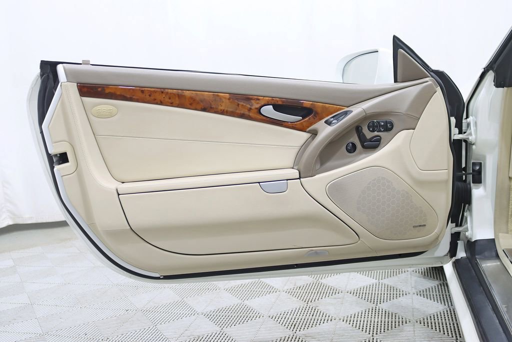 Used 2011 Mercedes-Benz SL 550 image 26