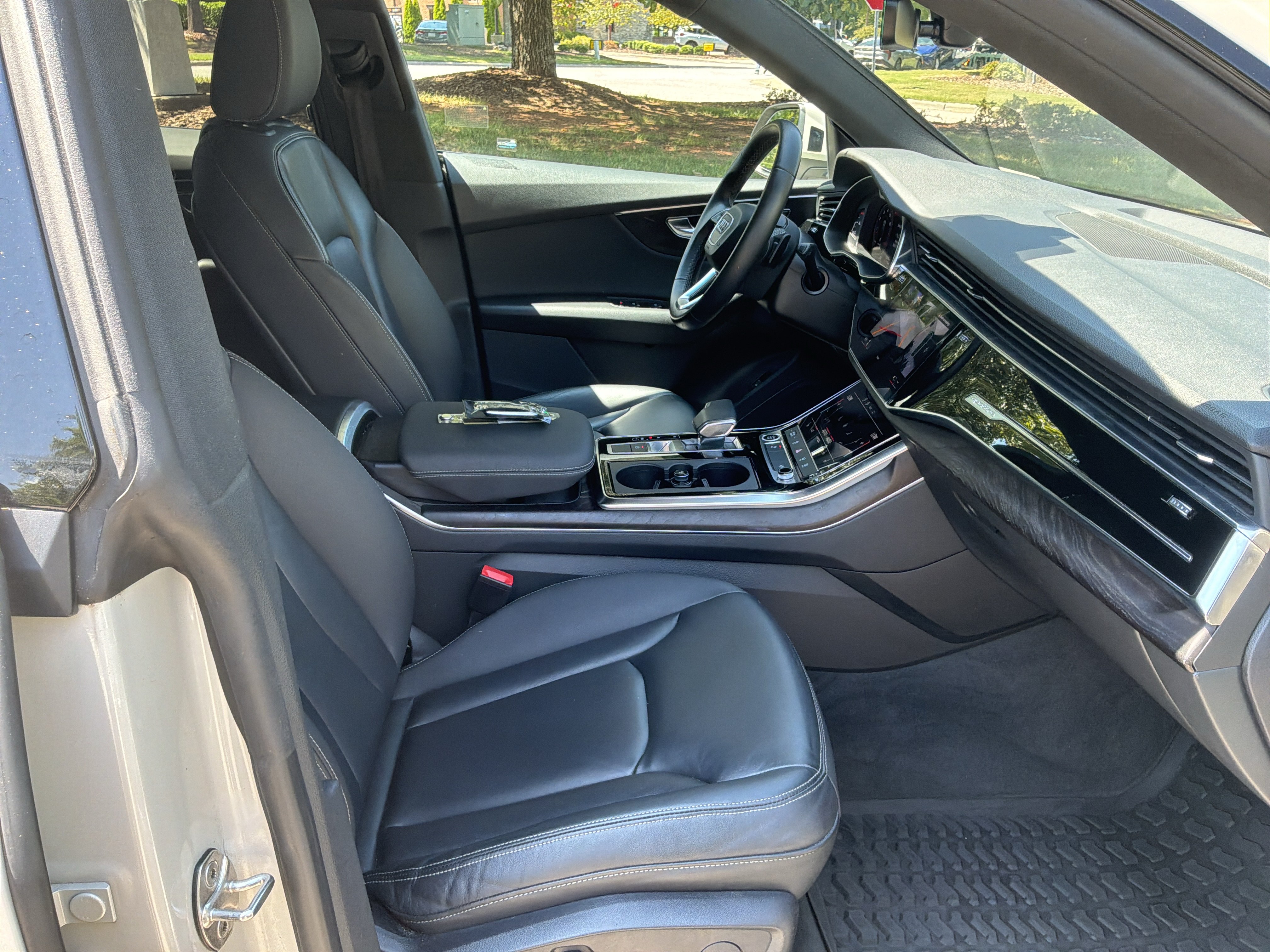 Used 2022 Audi Q8 Premium AWD/4WD image 33
