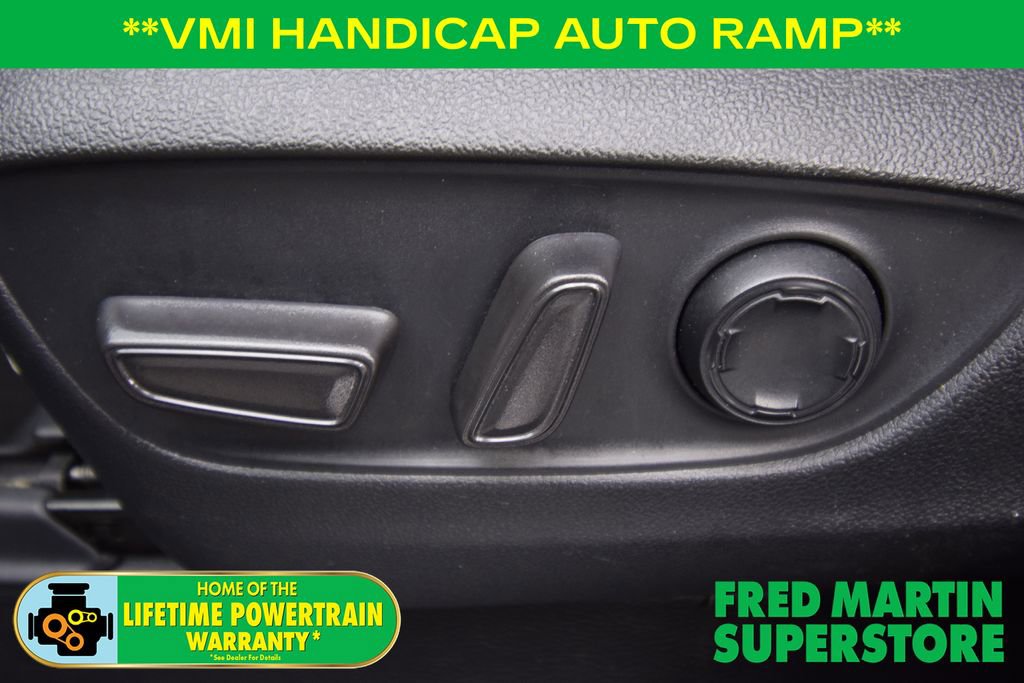 Used 2022 Toyota Sienna XLE image 36