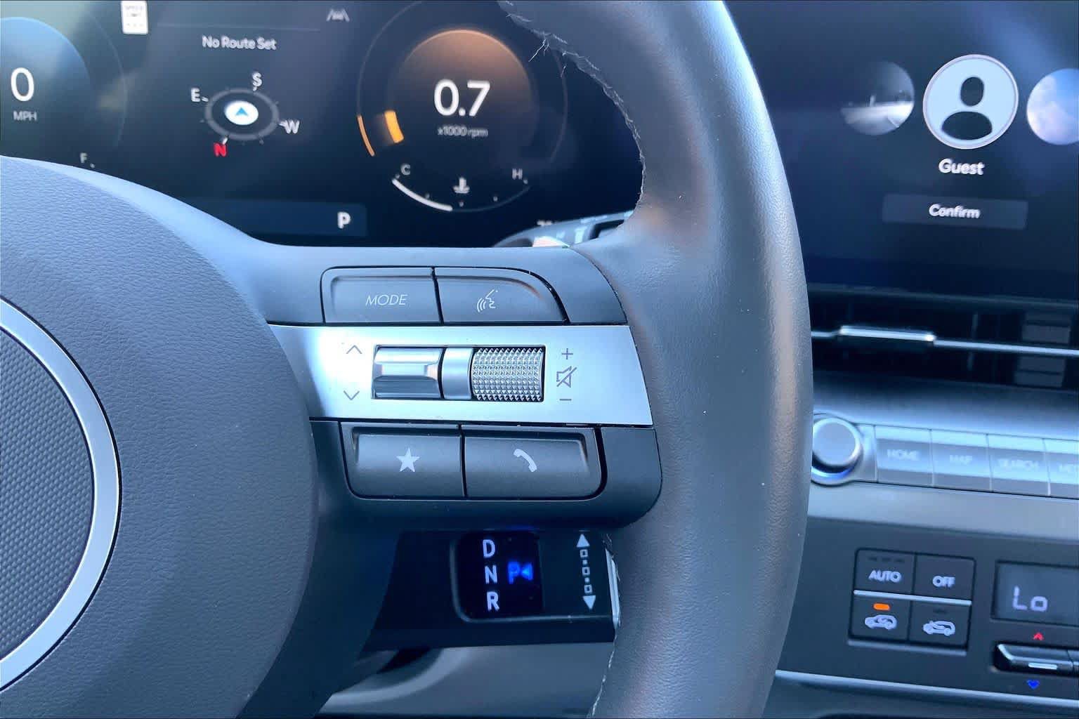 Used 2025 Hyundai Kona Limited FWD image 25