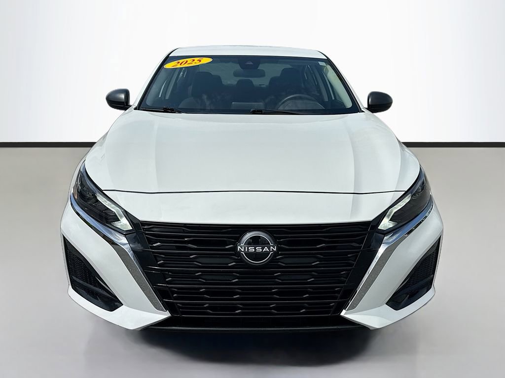 Used 2025 Nissan Altima 2.5 SV image 2