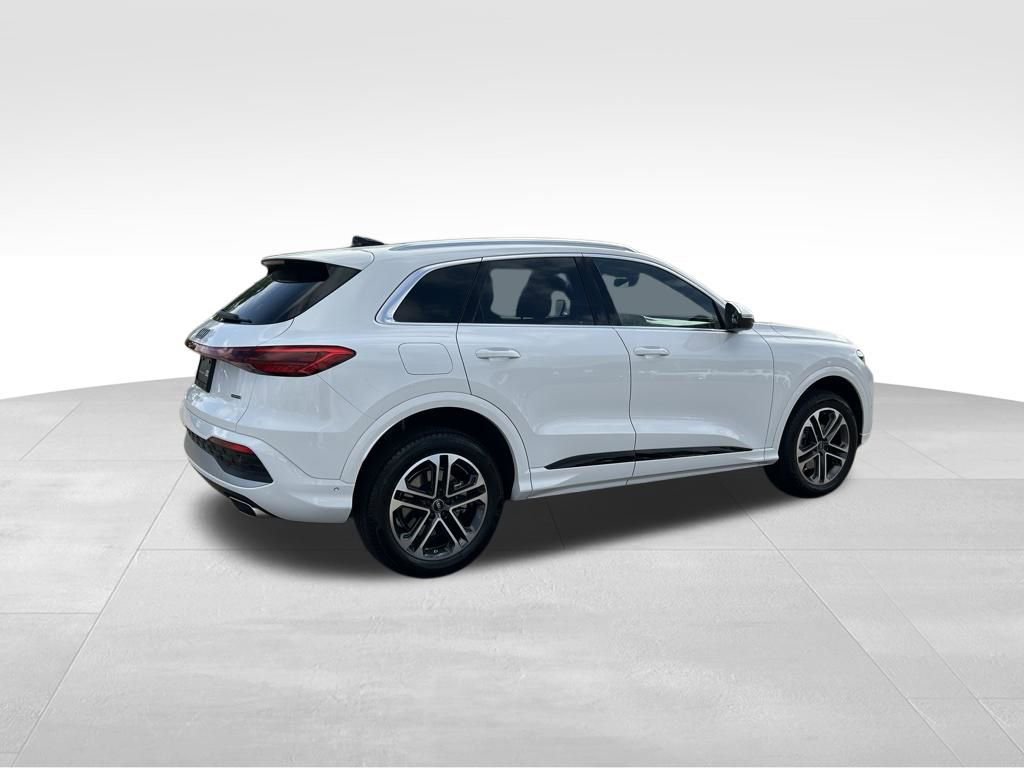 Used 2025 Audi Q5 Premium w/ Convenience Package image 5