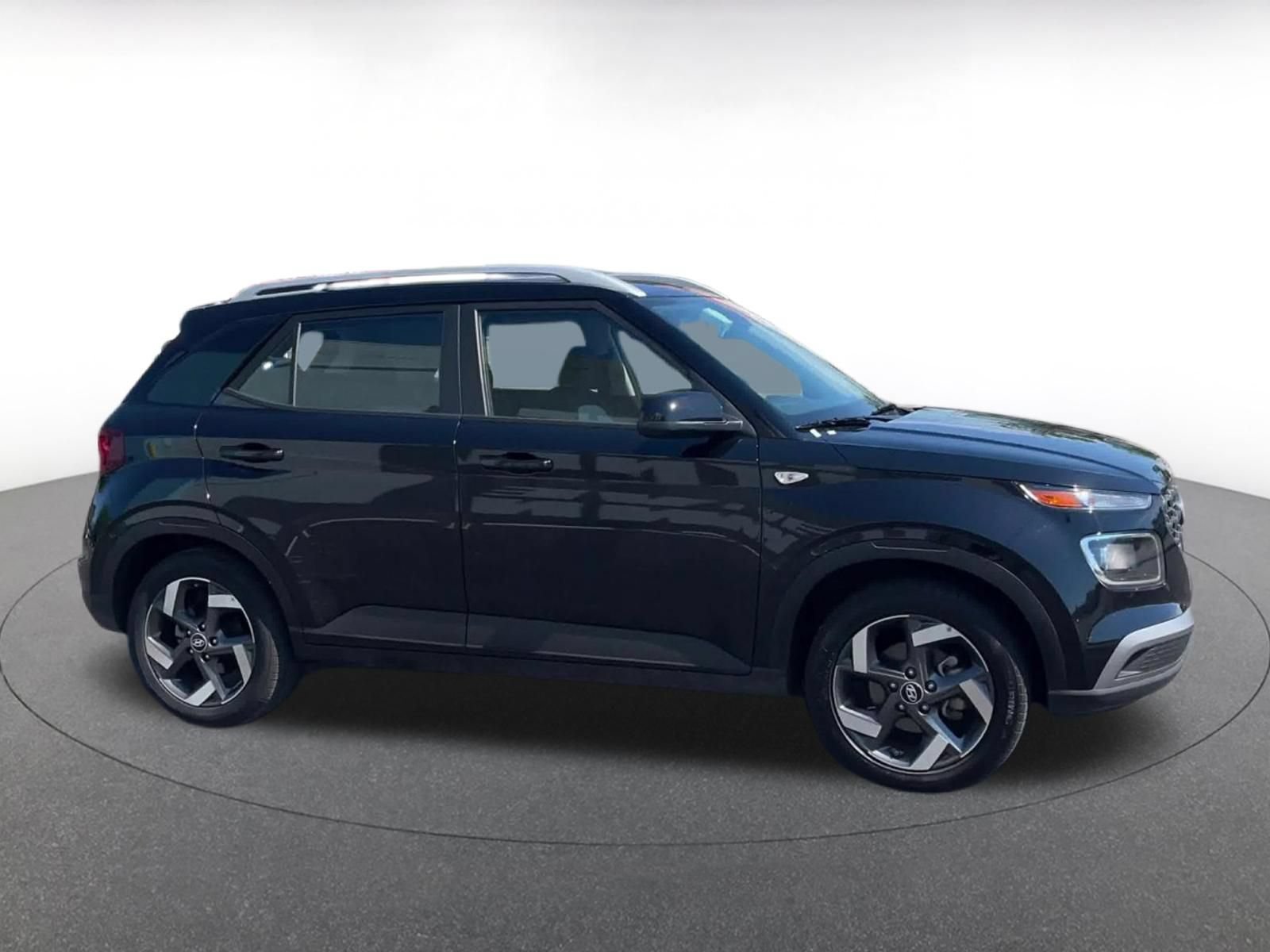 Used 2026 Hyundai Venue SEL FWD image 16