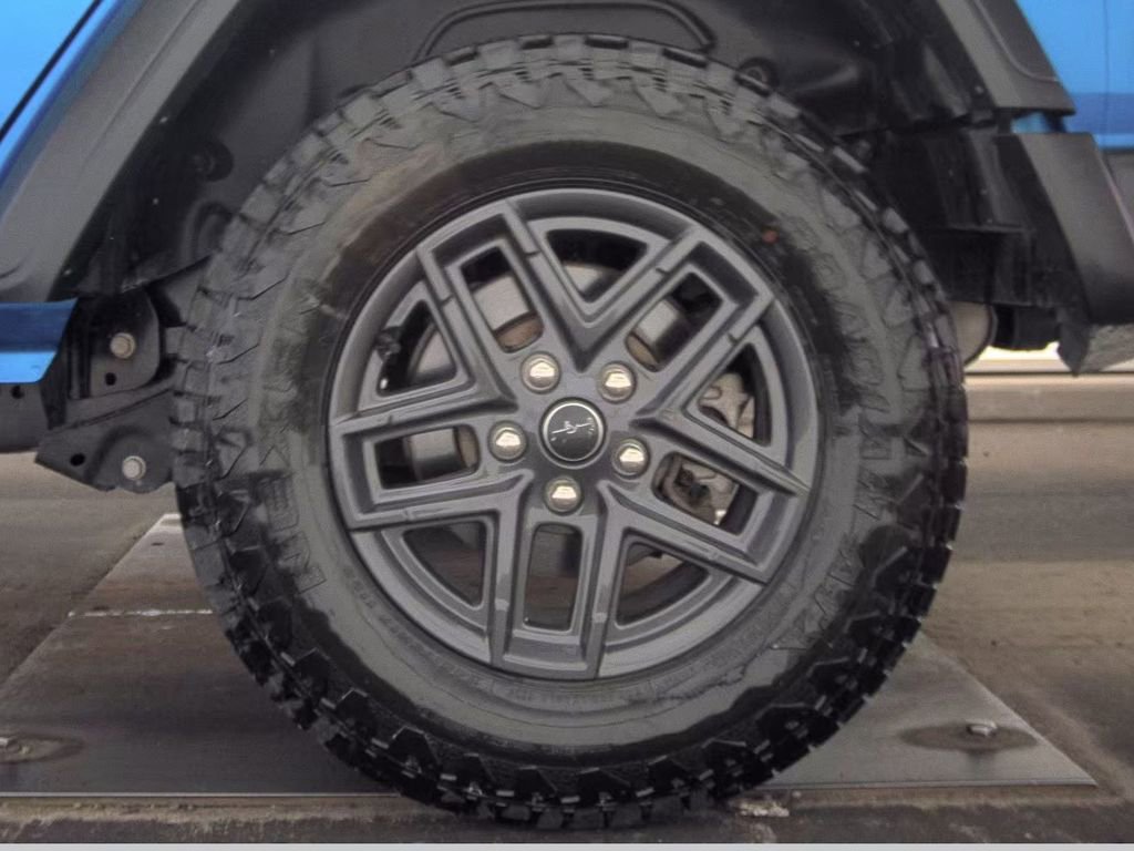 Used 2025 Jeep Wrangler Sport S AWD/4WD image 5