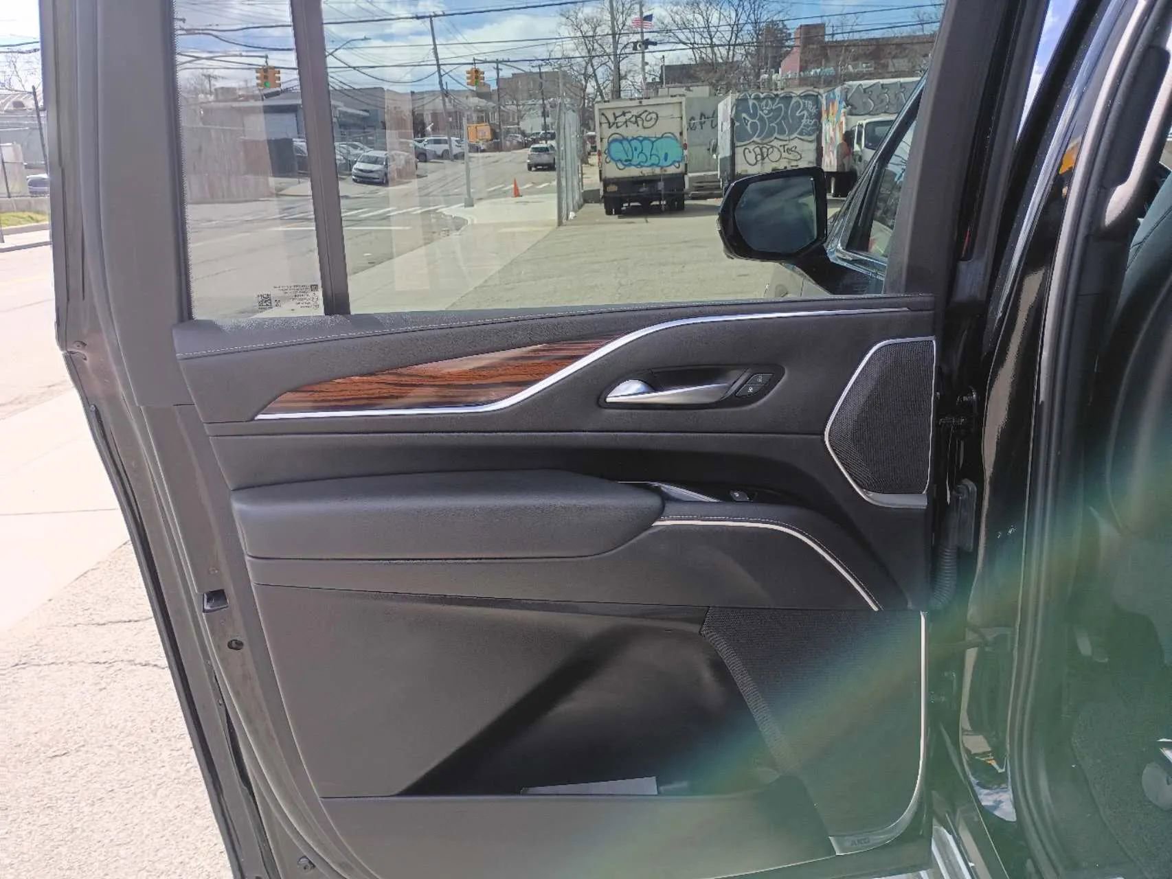 Used 2023 Cadillac Escalade ESV Luxury image 22