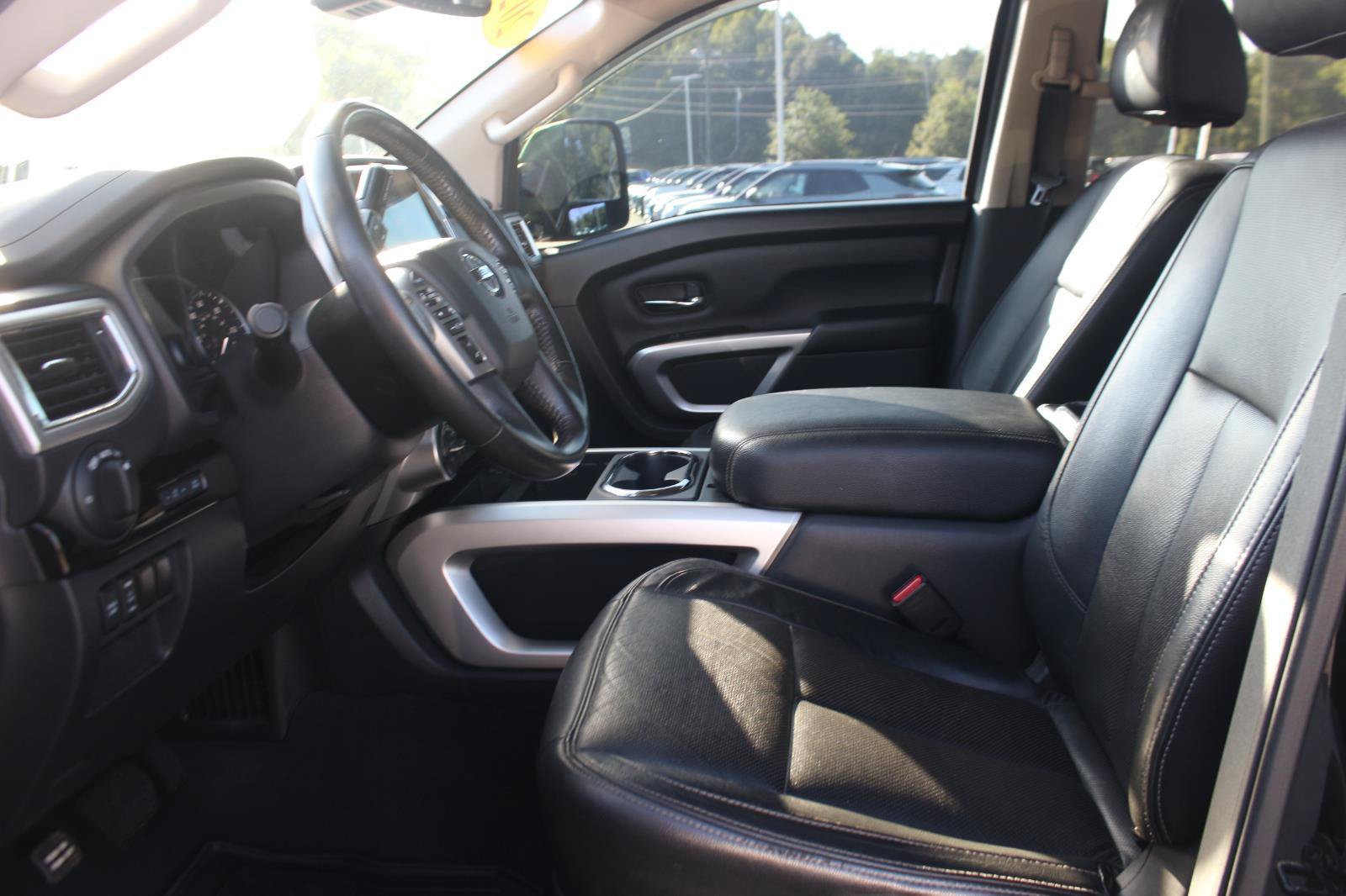 Used 2021 Nissan Titan SV w/ SV Convenience Package AWD/4WD image 16