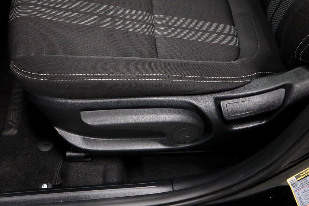 Certified 2025 Hyundai Venue SEL image 23