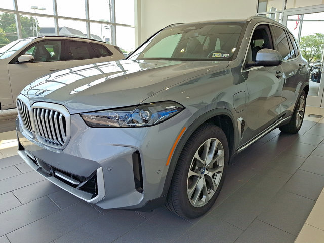 Certified 2025 BMW X5 xDrive50e image 3