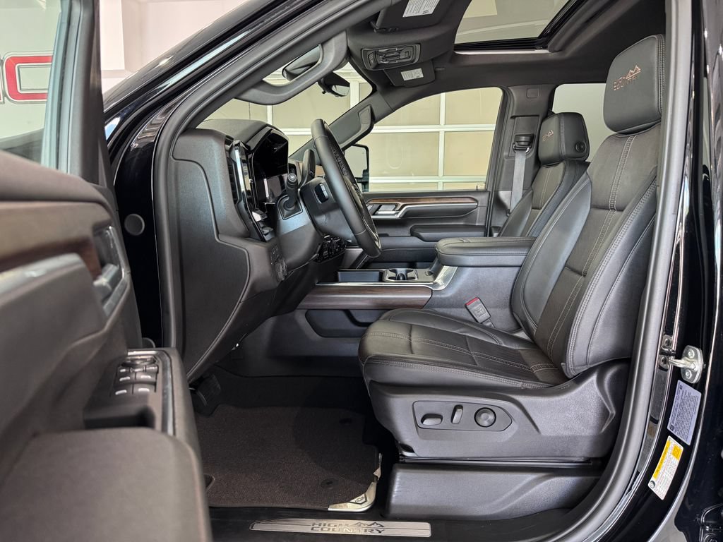 Certified 2025 Chevrolet Silverado 2500 High Country w/ Technology Package AWD/4WD image 10