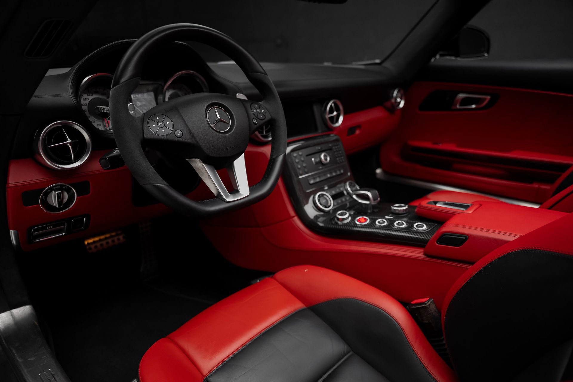 Used 2012 Mercedes-Benz SLS AMG Roadster image 2