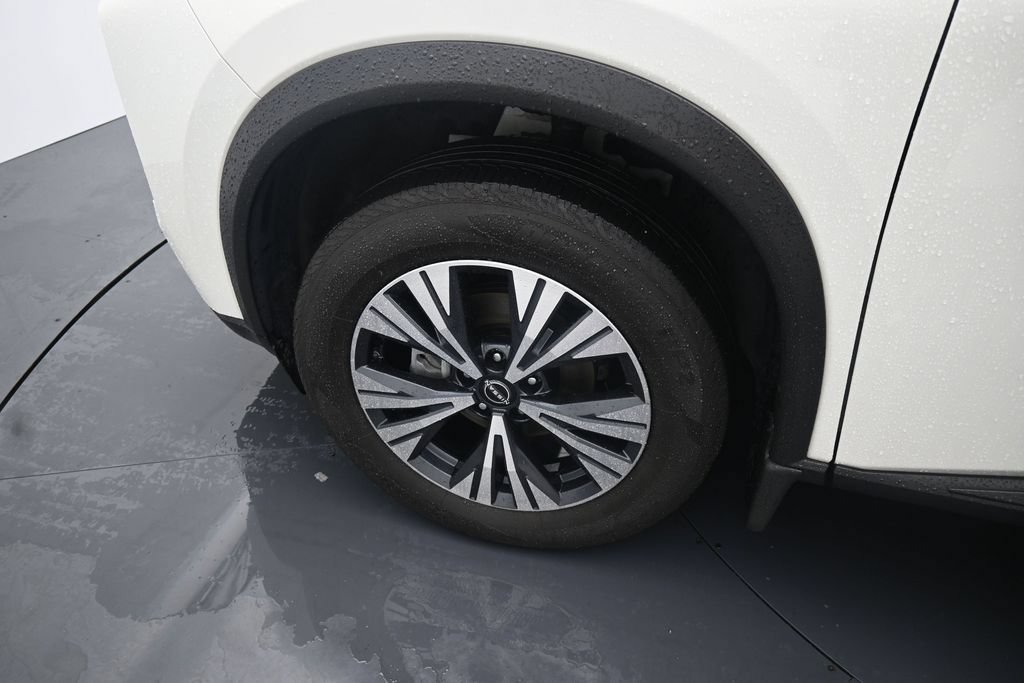 Used 2023 Nissan Rogue SV AWD/4WD image 16