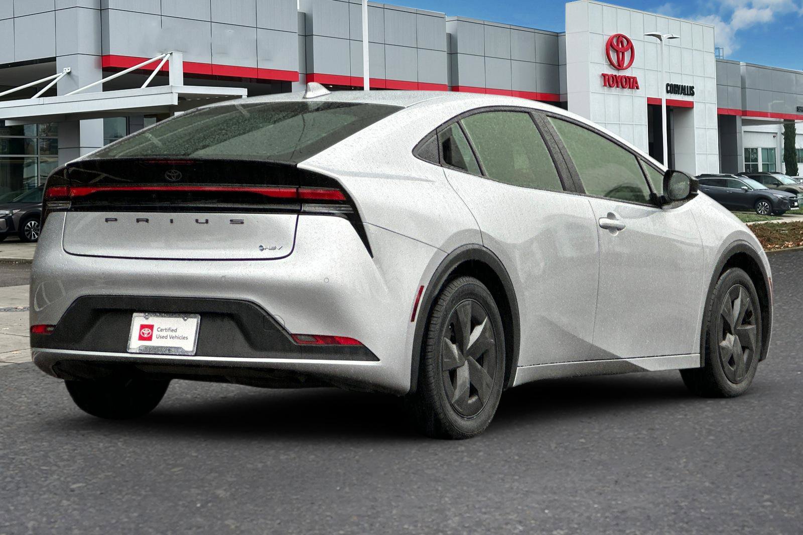 Used 2024 Toyota Prius LE image 4