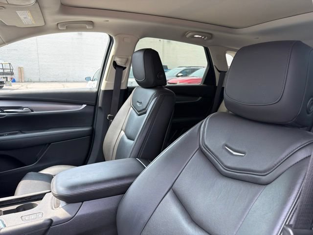 Used 2019 Cadillac XT5 Luxury AWD/4WD image 16
