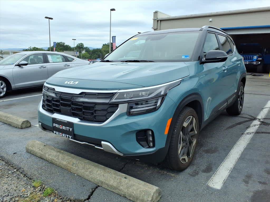 Used 2025 Kia Seltos SX AWD/4WD image 2