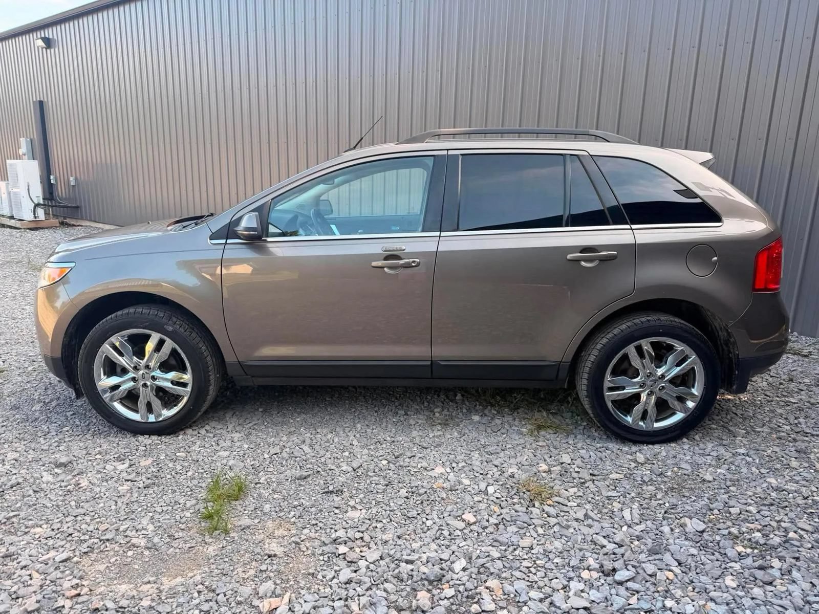 Used 2013 Ford Edge Limited w/ Driver Entry Pkg FWD image 8