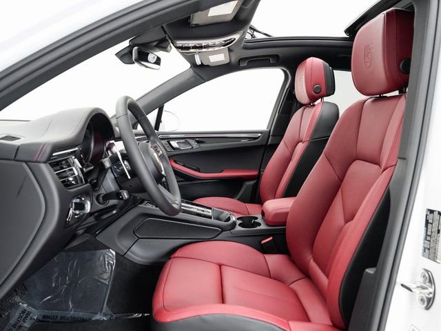 Certified 2025 Porsche Macan AWD/4WD image 6