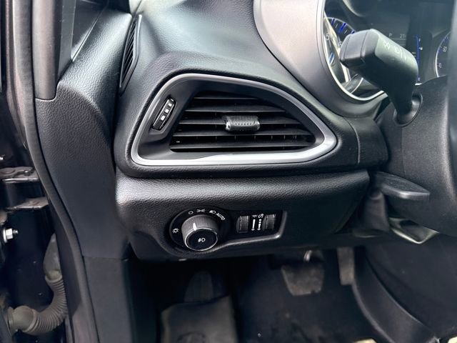 Used 2018 Chrysler Pacifica Touring-L w/ Premium Audio Group image 15