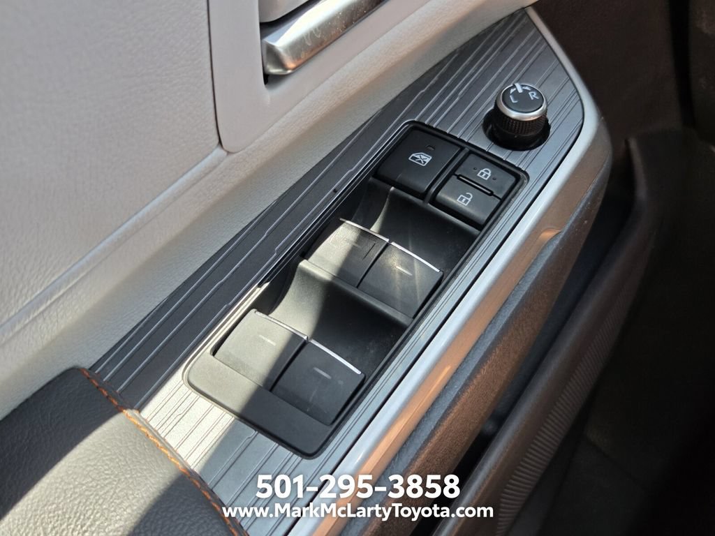 Used 2021 Toyota Sienna XSE w/ XSE Plus Package FWD image 27