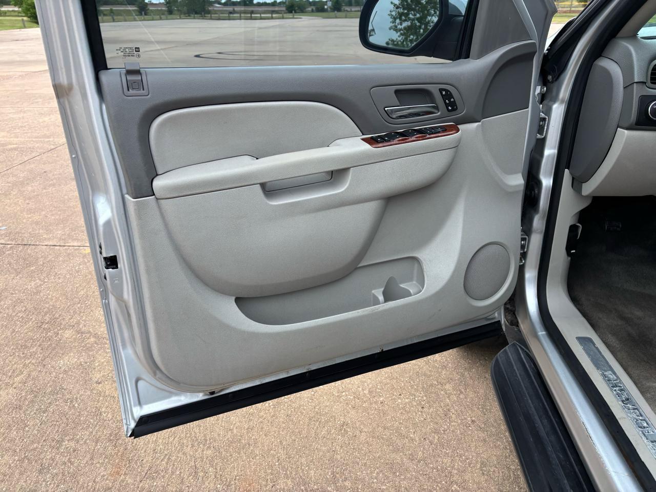Used 2012 Chevrolet Avalanche LTZ AWD/4WD image 12