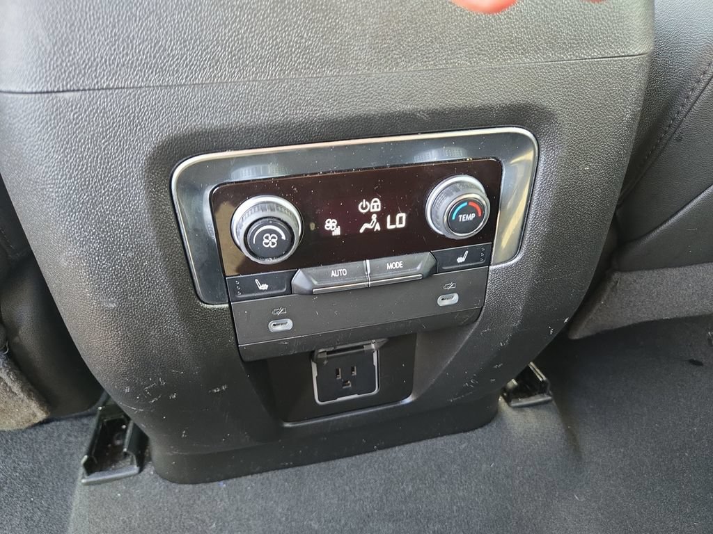 Used 2024 Chevrolet Tahoe Premier AWD/4WD image 35