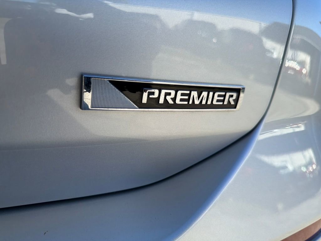 Used 2018 Chevrolet Equinox Premier image 10