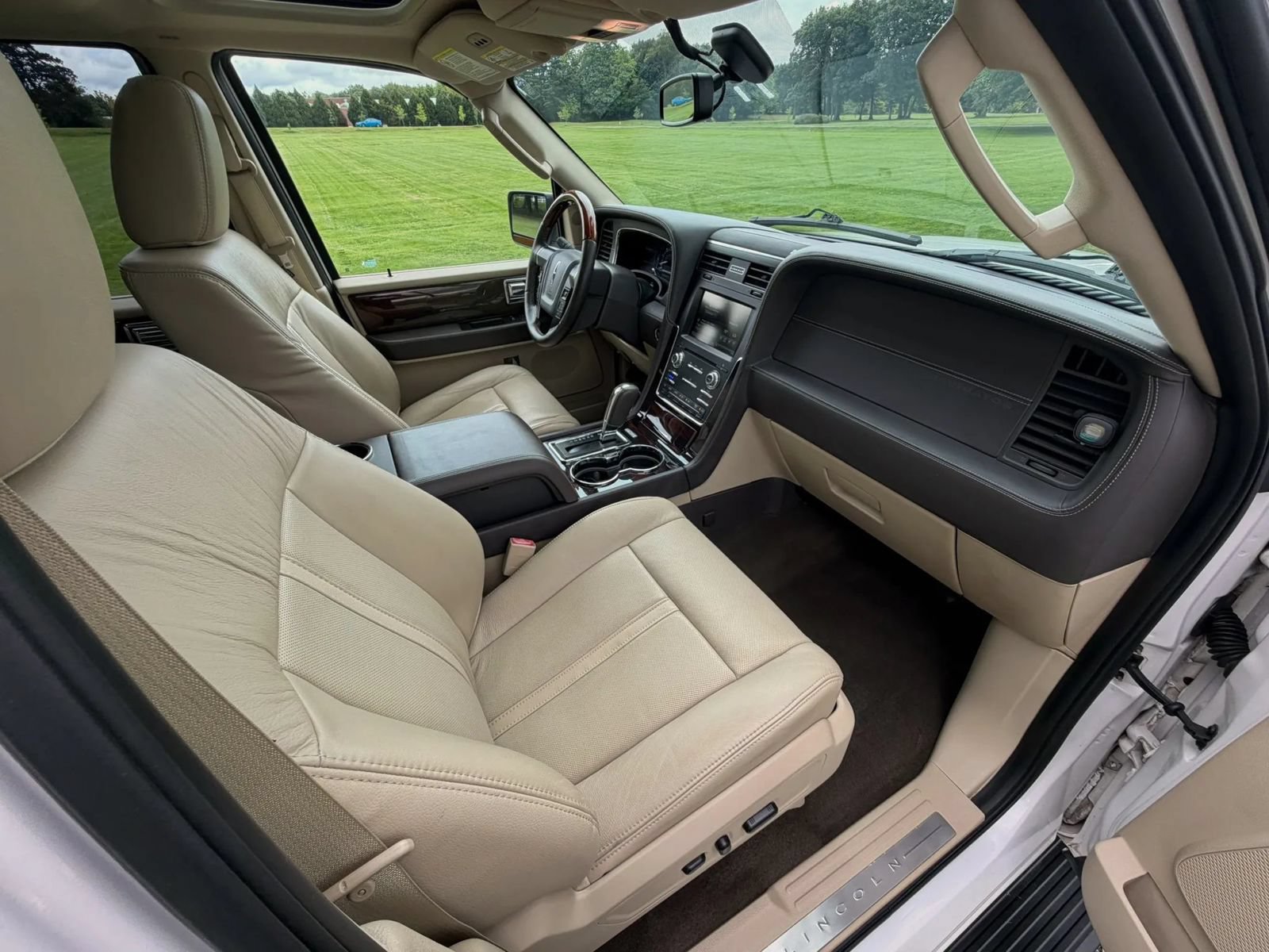 Used 2015 Lincoln Navigator L 4WD w/ Equipment Group 101A Reserve image 41