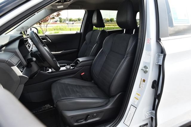 Used 2025 Mitsubishi Outlander SE AWD/4WD image 23