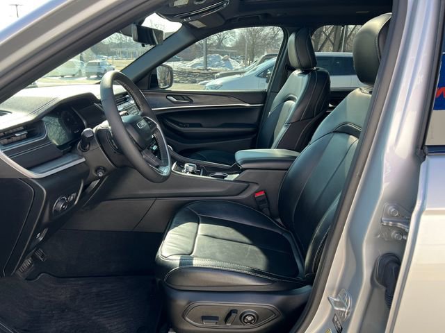 Used 2024 Jeep Grand Cherokee L Limited w/ Luxury Tech Group II image 4