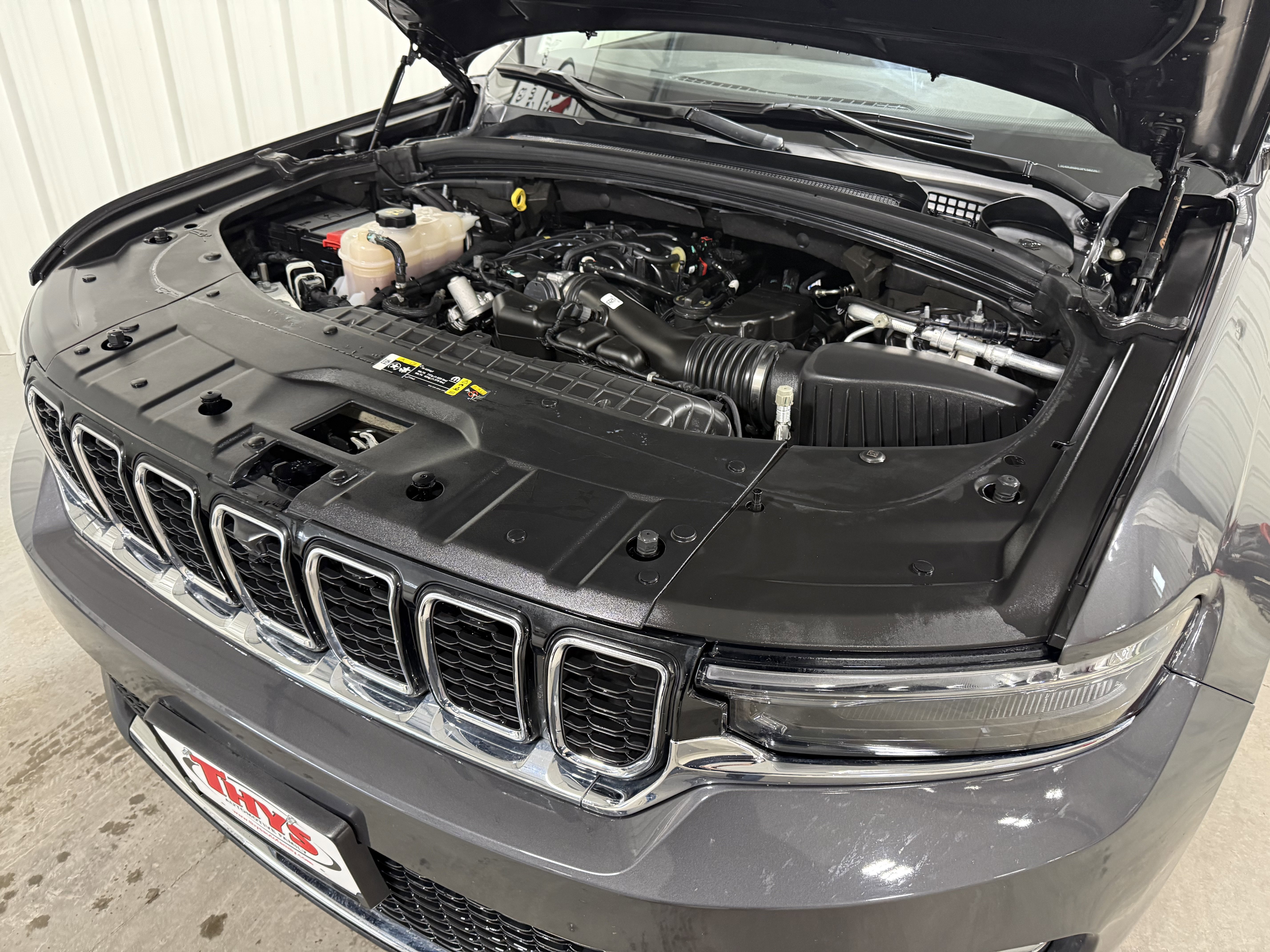Used 2023 Jeep Grand Cherokee Limited w/ Luxury Tech Group II image 21