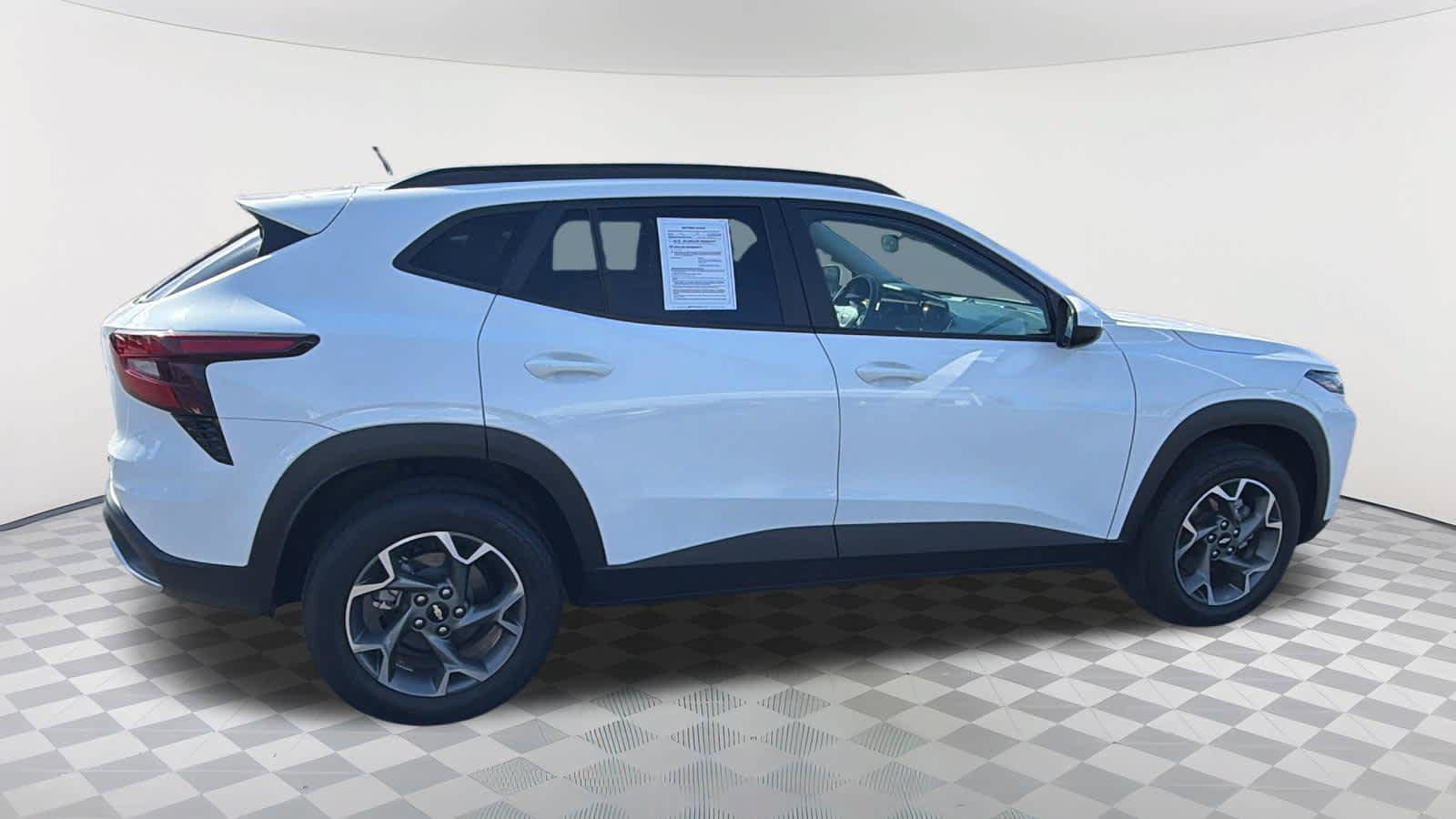 Used 2024 Chevrolet Trax LT FWD image 4