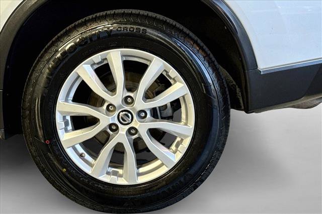 Used 2017 Nissan Rogue SV AWD/4WD image 27