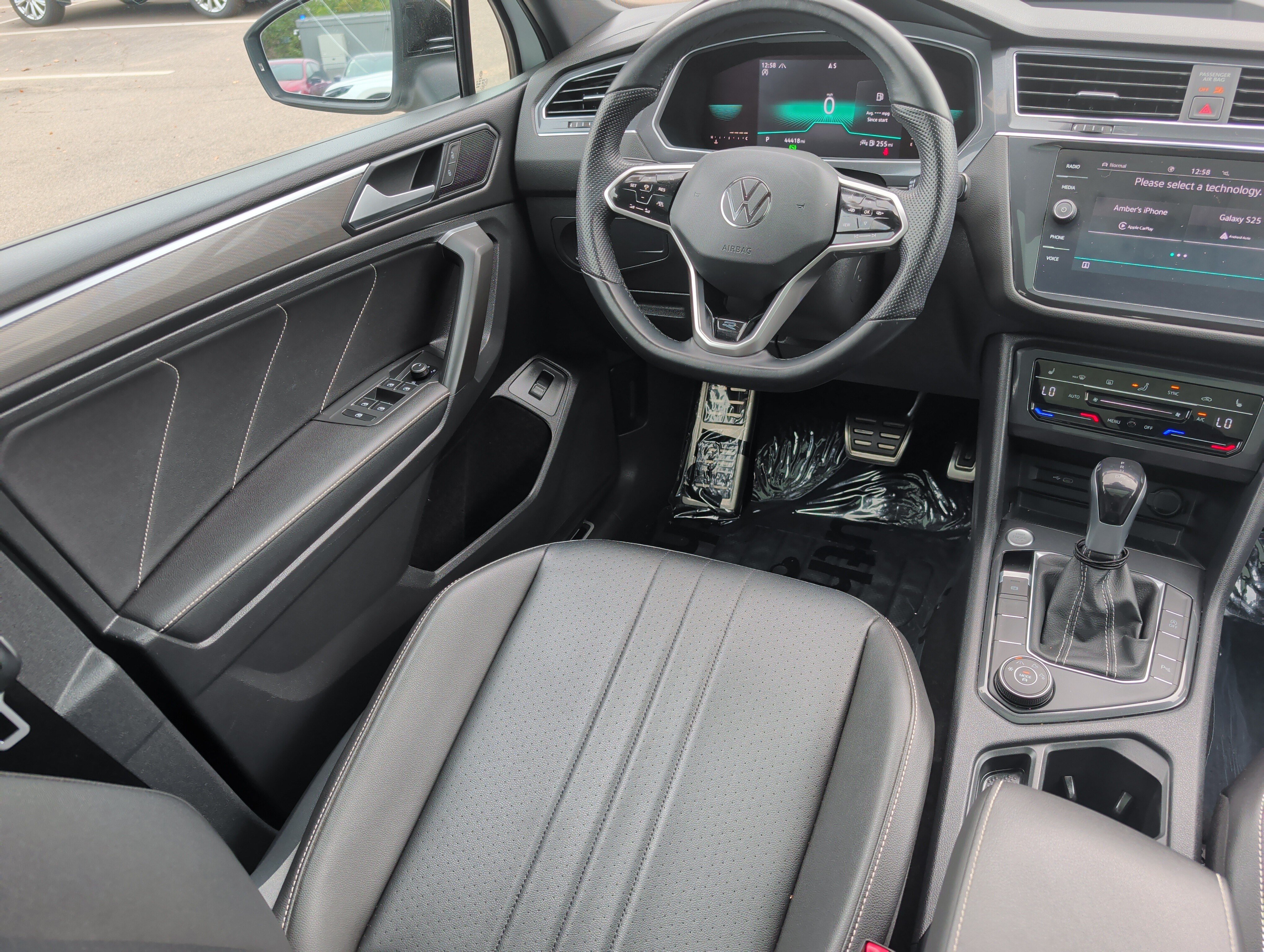 Used 2022 Volkswagen Tiguan SE R-Line AWD/4WD image 9