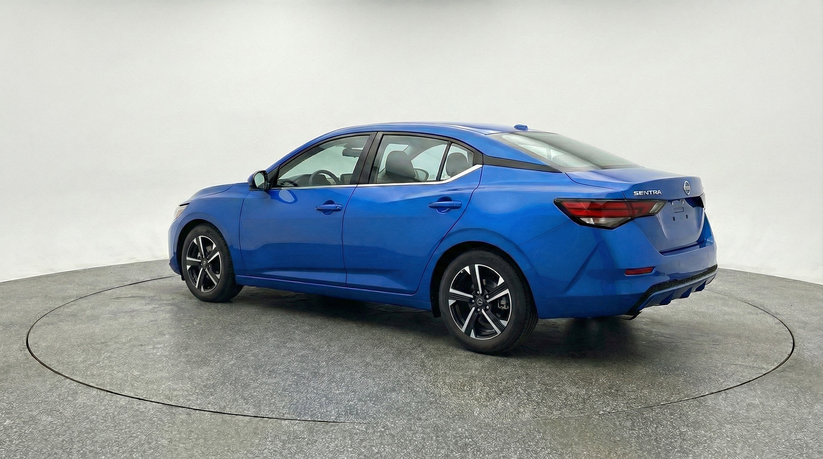 Used 2025 Nissan Sentra SV image 6