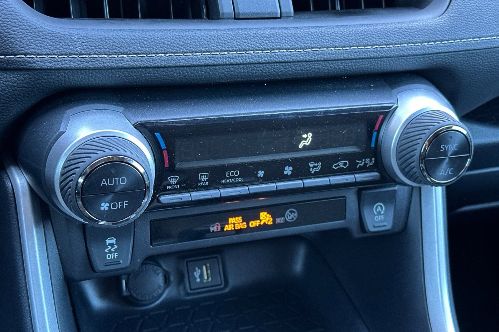 Used 2025 Toyota RAV4 XLE image 18